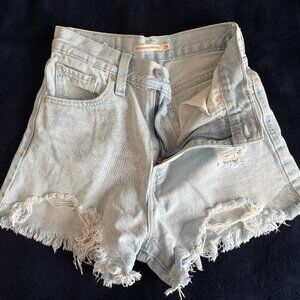 Levi's High Waisted Mom Shorts -- Size 25